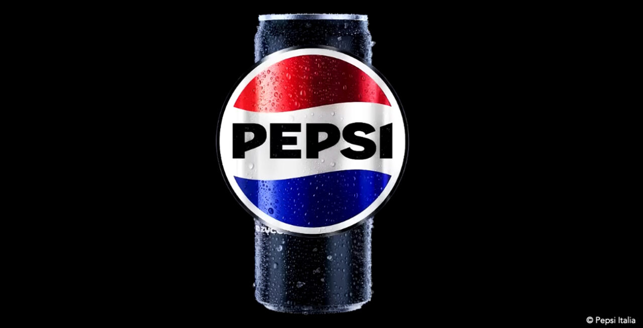 Pepsi lancia il nuovo logo in uno spot